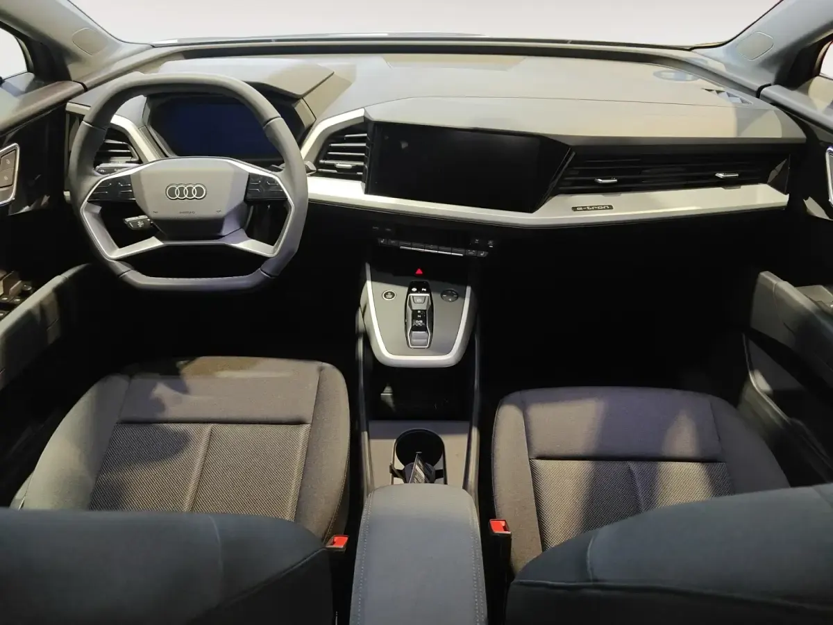 Usado Audi Q4 Sportback e-tron Advanced Plus 150 kW (204 CV) 2026 Gris/plata SUV