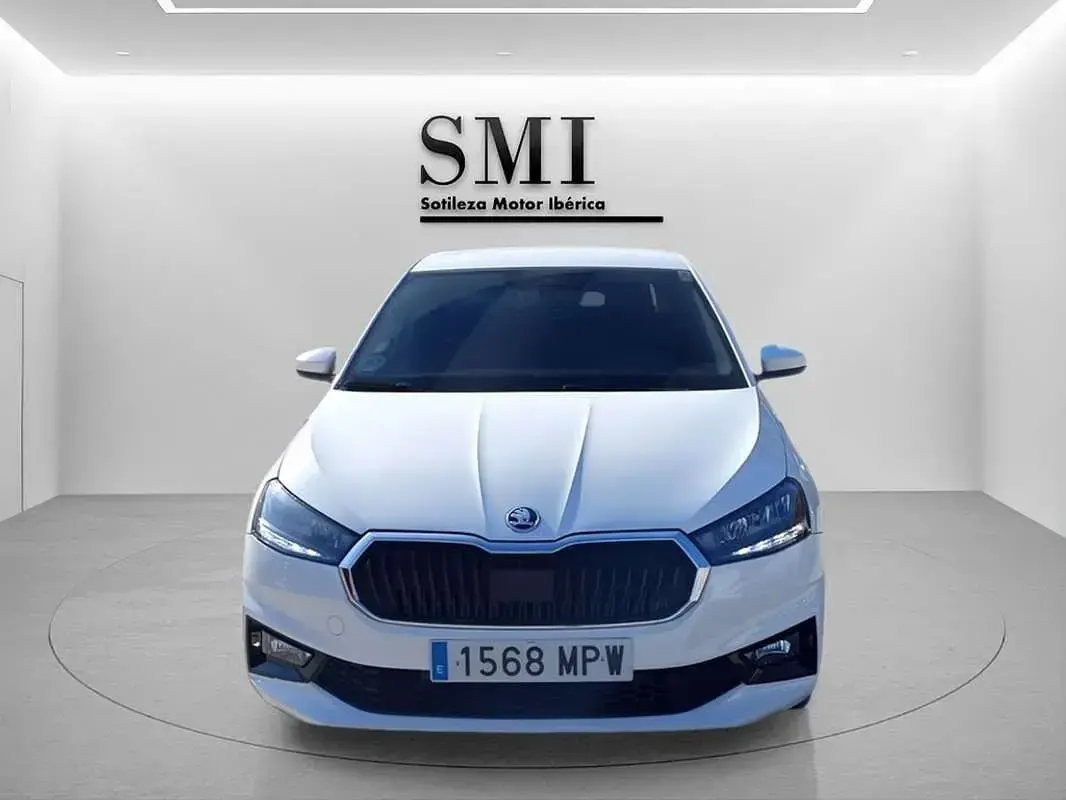 Usado Skoda Fabia Selection 95 CV (69 kW) 2024 Blanco Utilitario