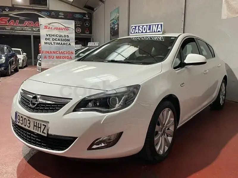 Usado Opel Astra Excellence 140 CV (102 kW) 2012 Blanco Berlina