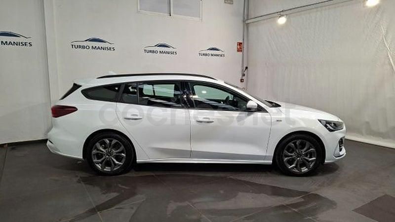 Usado Ford Focus ST-Line 125 CV (91 kW) 2022 Blanco Familiar