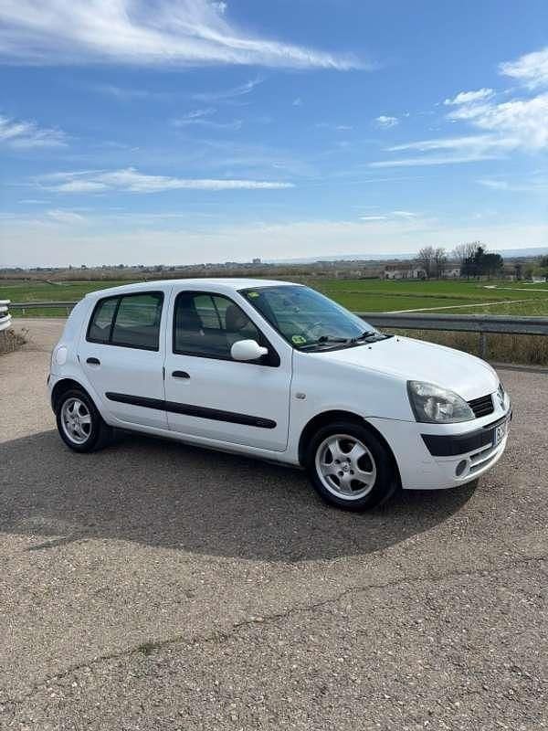 Usado Renault Clio II 68 CV (50 kW) 2006 Blanco Utilitario