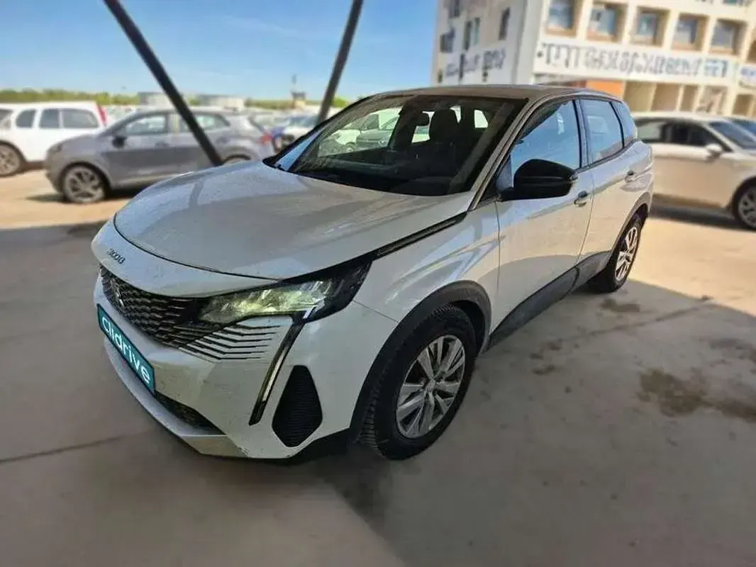 Usado Peugeot 3008 Active 131 CV (96 kW) 2022 Blanco SUV