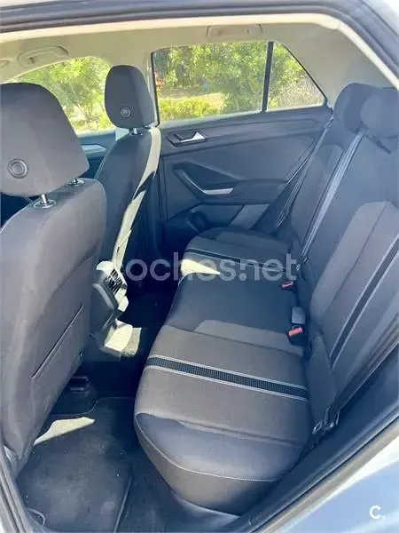 Usado VW T-Roc Advance 115 CV (84 kW) 2022 Gris / plata SUV