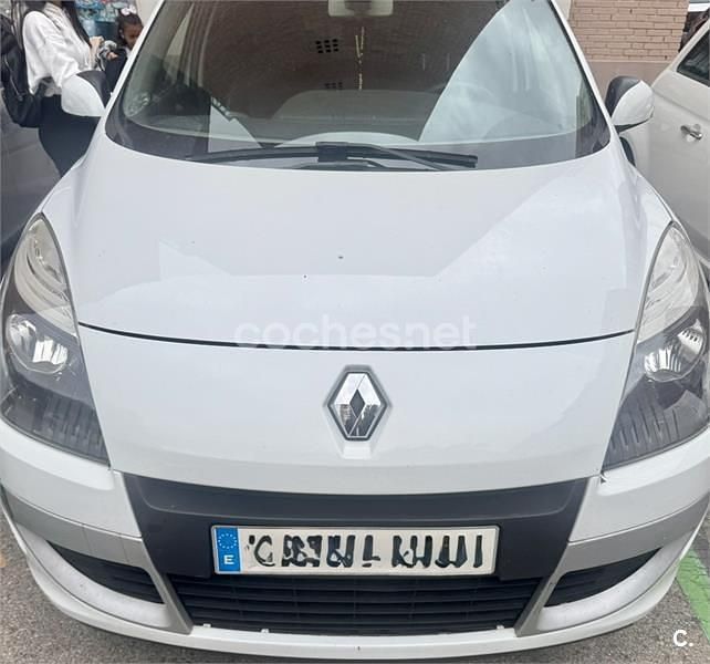 Usado Renault Scénic III Dynamique 110 CV (80 kW) 2011 Blanco Monovolumen