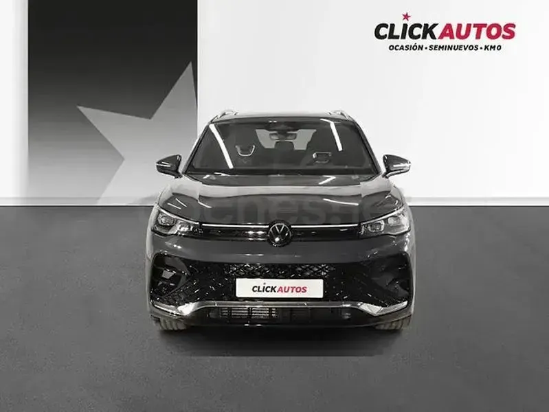 Usado VW Tiguan R-line 150 CV (110 kW) 2025 Gris / plata SUV