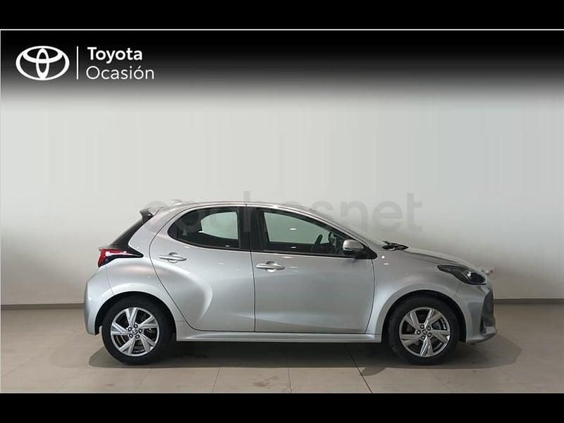 Usado Toyota Yaris Hybrid Active 116 CV (85 kW) 2025 Gris / plata Berlina