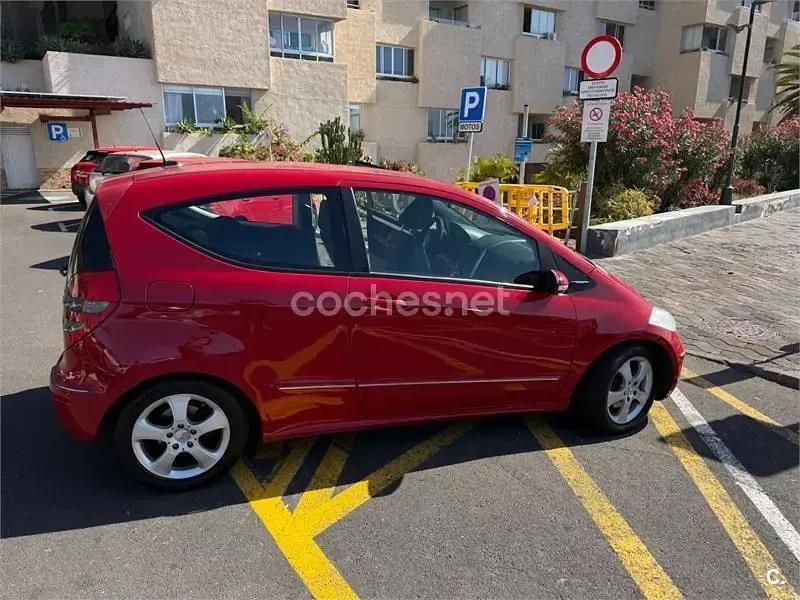 Usado Mercedes A180 Elegance 109 CV (80 kW) 2005 Rojo Monovolumen