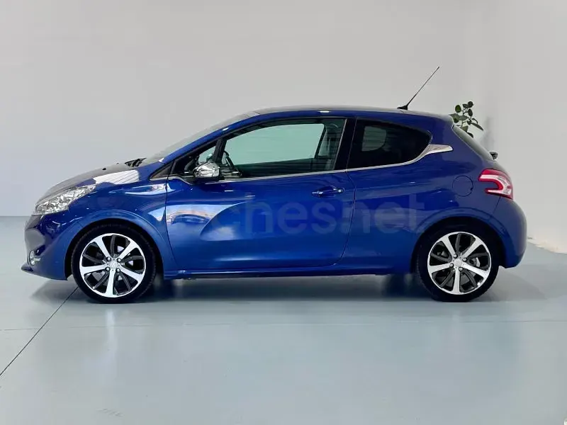 Usado Peugeot 208 Allure 120 CV (88 kW) 2012 Azul Utilitario