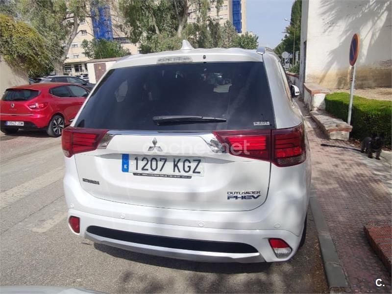 Usado Mitsubishi Outlander P-HEV 203 CV (149 kW) 2018 Blanco SUV