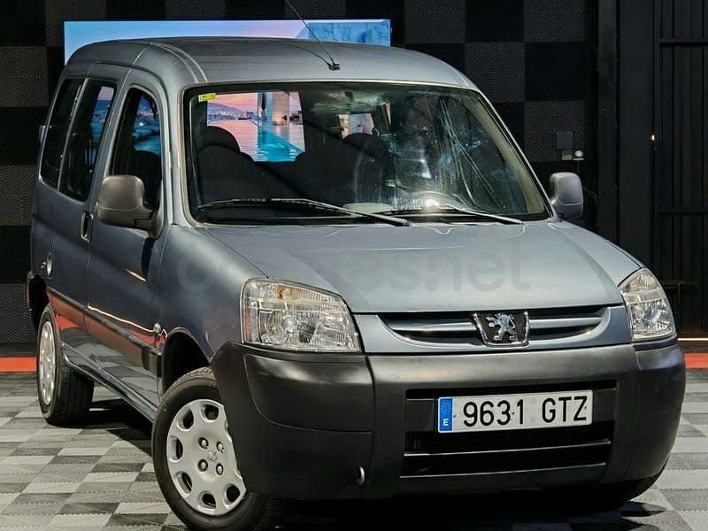 Usado Peugeot Partner Tepee 75 CV (55 kW) 2010 Gris / plata Monovolumen