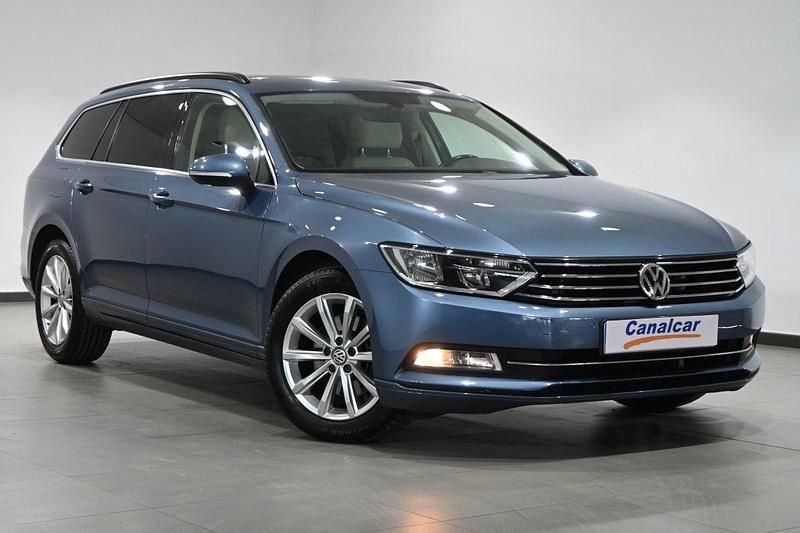 Usado VW Passat Advance 150 CV (110 kW) 2017 Azul Familiar