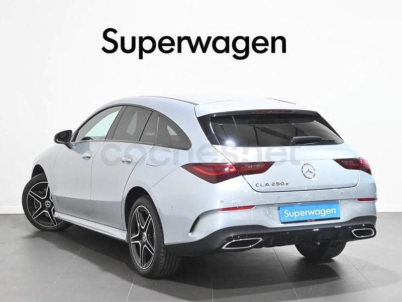 Usado Mercedes CLA250e Shooting Brake 218 CV (160 kW) 2024 Gris / plata Familiar