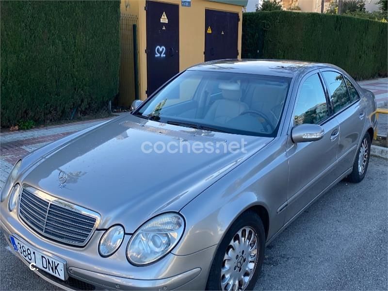 Usado Mercedes E270 Classic 177 CV (130 kW) 2004 Beige Berlina