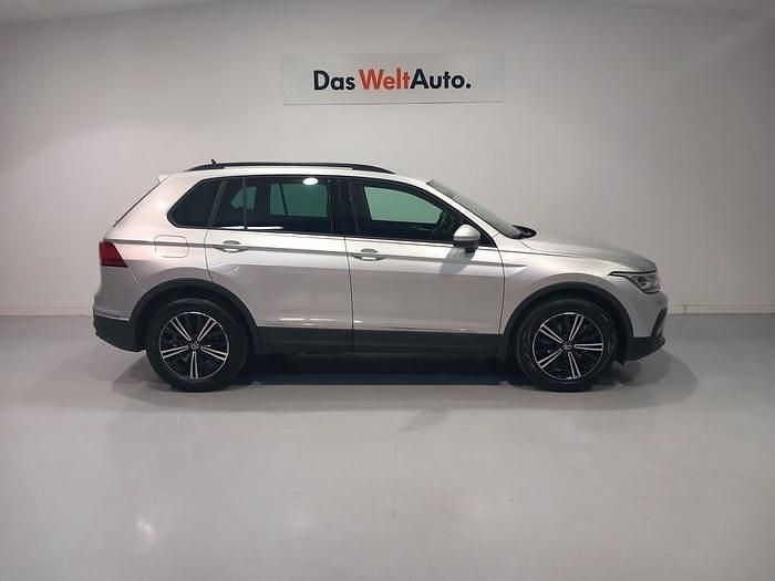 Usado VW Tiguan Life 150 CV (110 kW) 2022 Gris plata SUV