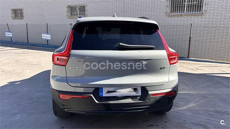Usado Volvo XC40 Plus 163 CV (119 kW) 2024 Gris / plata SUV