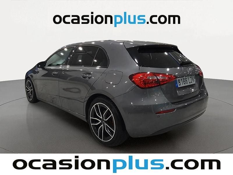 Usado Mercedes A180 116 CV (85 kW) 2019 Gris Utilitario