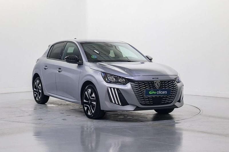 Usado Peugeot 208 Allure 101 CV (74 kW) 2025 Plateado Utilitario