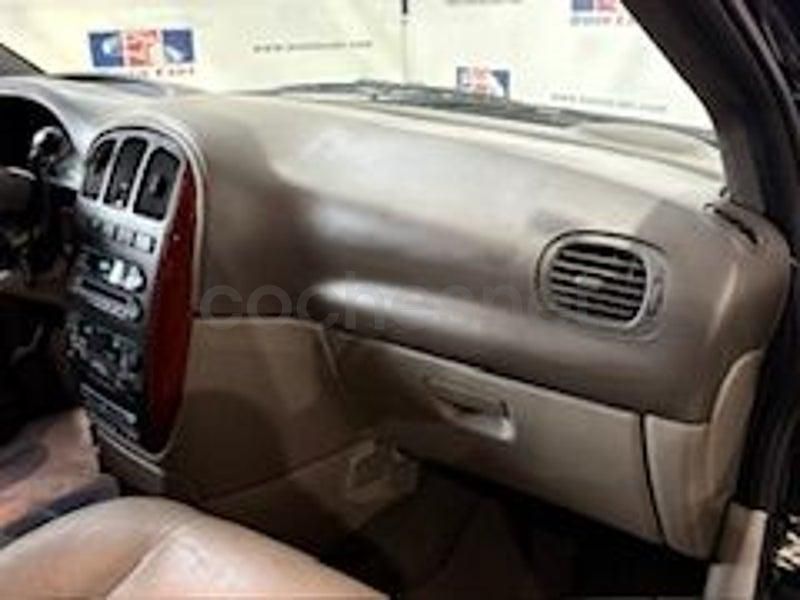 Usado Chrysler Voyager 150 CV (110 kW) 2005 Negro Monovolumen