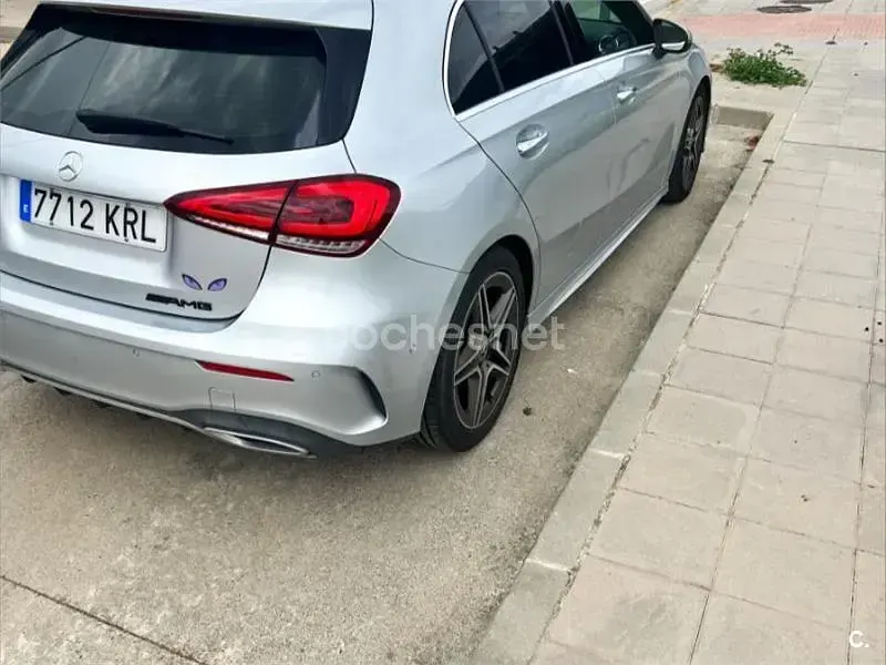 Usado Mercedes A180 109 CV (80 kW) 2018 Gris / plata Berlina