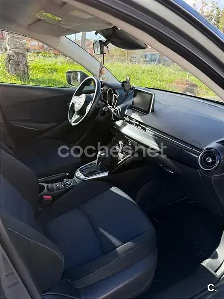 Usado Mazda 2 90 CV (66 kW) 2017 Gris / plata Berlina