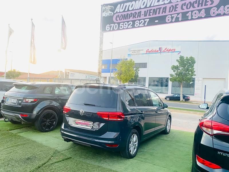 Usado VW Touran Sportline 116 CV (85 kW) 2019 Gris / plata Monovolumen