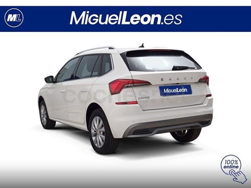 Usado Skoda Kamiq Ambition 111 CV (81 kW) 2021 Blanco SUV