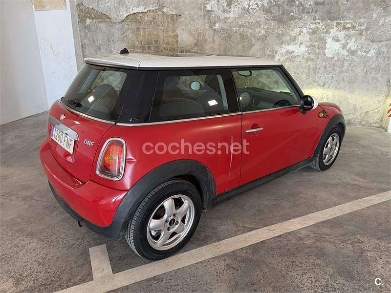 Usado Mini ONE 90 CV (66 kW) 2007 Rojo Utilitario