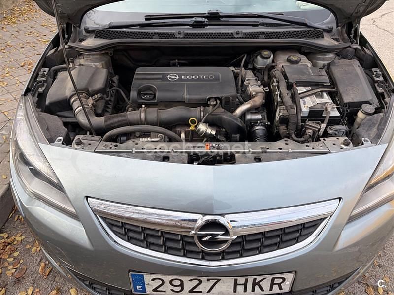 Używany Opel Astra Excellence 110 KM (80 kW) 2012 Szary Sedan/Limuzyna