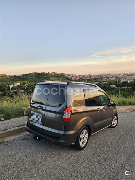 Usado Ford Tourneo Courier Trend 100 CV (73 kW) 2019 Gris / plata Monovolumen