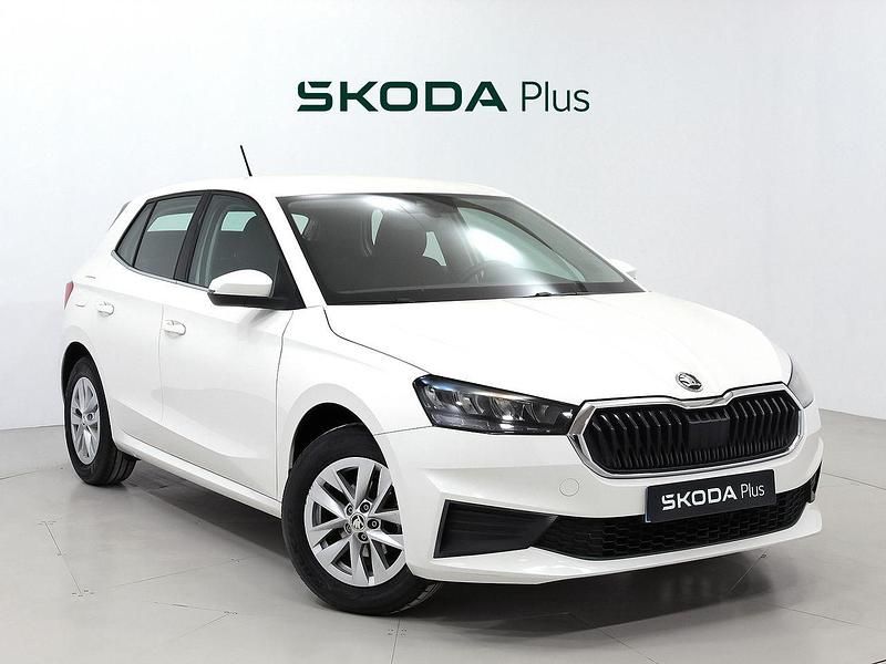 Blanco Usado 2023 Skoda Fabia Ambition Utilitario | 13.990 € (Precio justo) - Imagen 1/4
