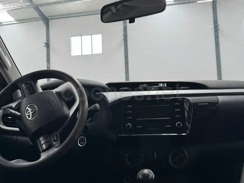 Usado Toyota HiLux Plus 150 CV (110 kW) 2021 Blanco Pickup/Camioneta