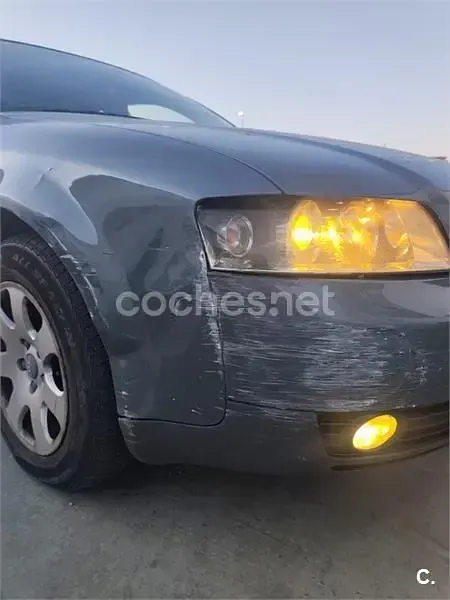 Usado Audi A4 130 CV (95 kW) 2001 Gris / plata Berlina