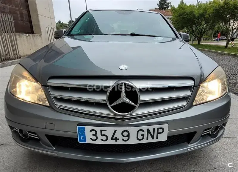 Usado Mercedes C200 Avantgarde 136 CV (100 kW) 2009 Gris / plata Berlina