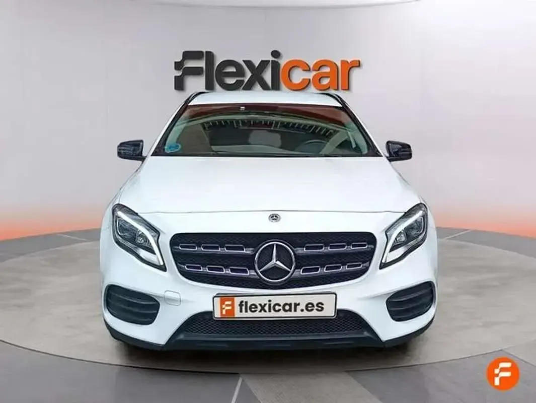 Usado Mercedes GLA180 122 CV (89 kW) 2019 Blanco SUV