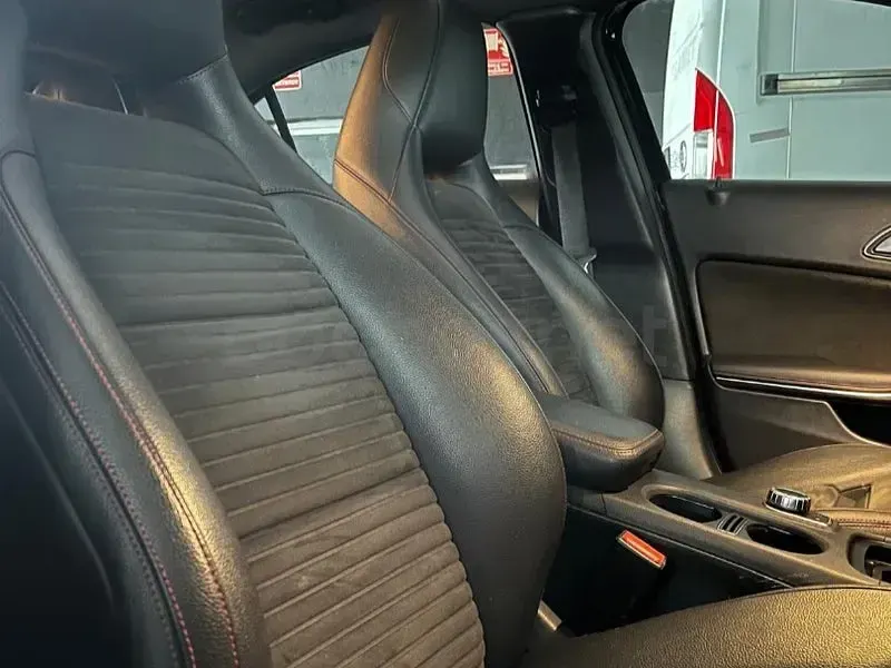 Usado Mercedes A220 177 CV (130 kW) 2017 Negro Utilitario