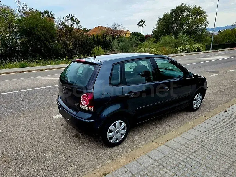 Usado VW Polo Advance 80 CV (58 kW) 2005 Azul Utilitario