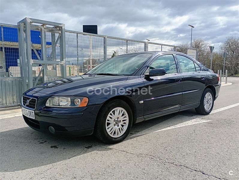 Usado Volvo S60 Momentum 140 CV (102 kW) 2005 Azul Berlina