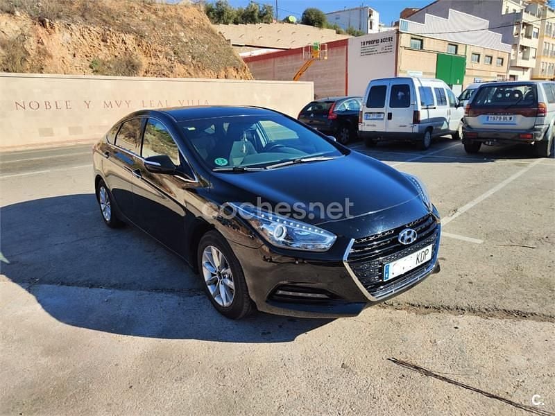 Usado Hyundai i40 115 CV (84 kW) 2017 Negro Berlina
