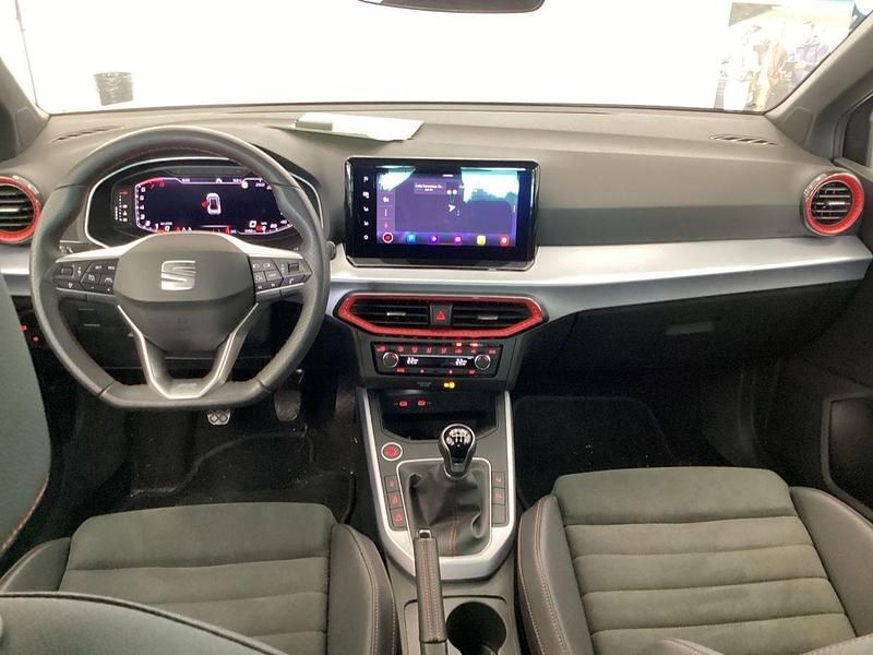 Usado Seat Arona FR 115 CV (84 kW) 2024 Gris SUV