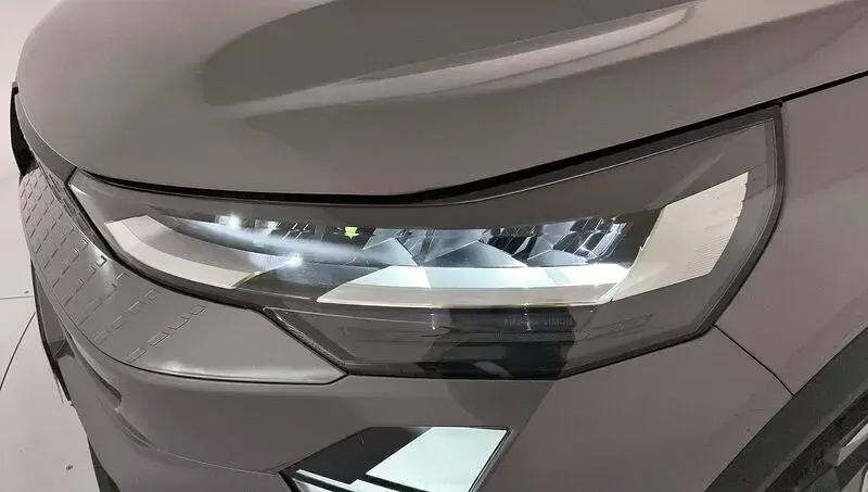 Usado Renault Captur Techno 100 CV (73 kW) 2025 Gris SUV