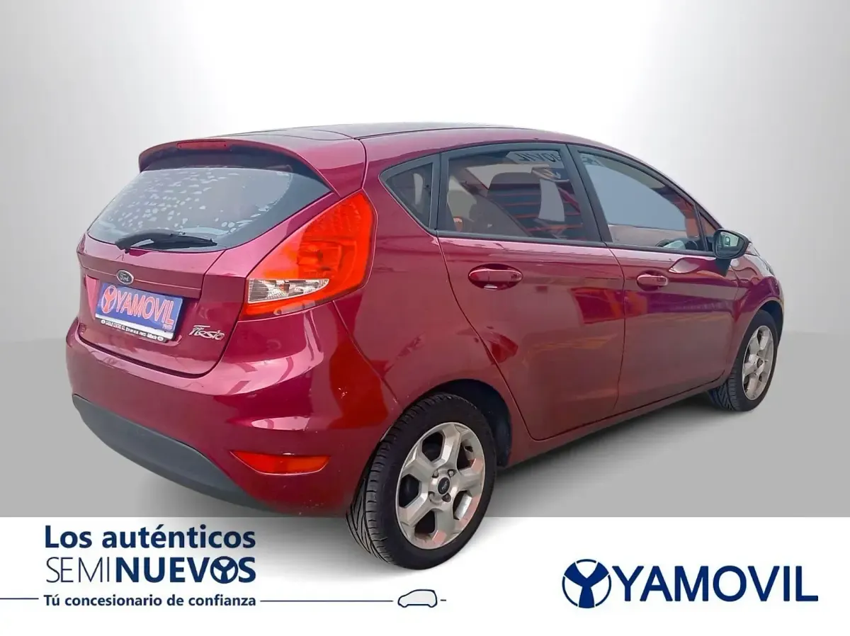 Usado Ford Fiesta Trend 97 CV (71 kW) 2010 Rojo Berlina