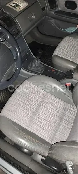 Usado Renault Laguna 100 CV (73 kW) 1999 Gris / plata Berlina