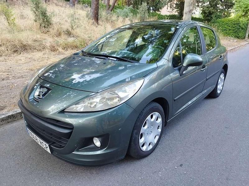 Verde Usado 2011 Peugeot 207 Active Utilitario | 4900 € (Precio justo) - Imagen 1/4