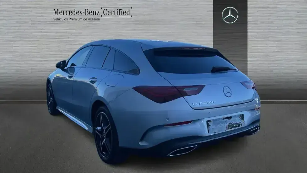 Usado Mercedes CLA250e 218 CV (160 kW) 2024 Gris Coupe