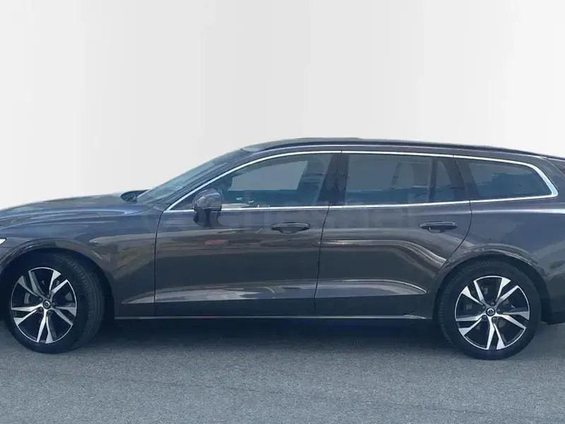 Usado Volvo V60 Core 197 CV (144 kW) 2025 Gris / plata Familiar