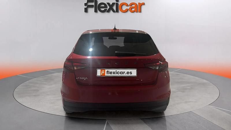 Usado Skoda Fabia Selection 95 CV (69 kW) 2024 Rojo Berlina