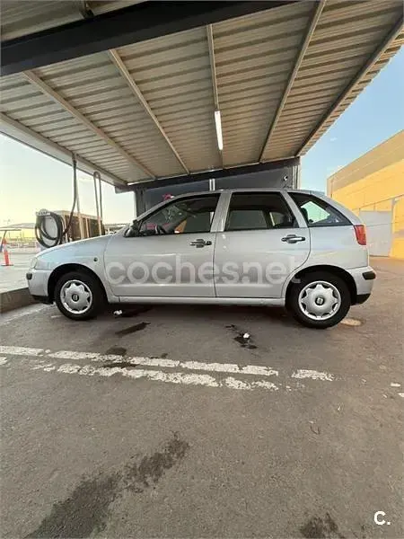 Usado Seat Ibiza Sport 75 CV (55 kW) 2001 Gris / plata Utilitario