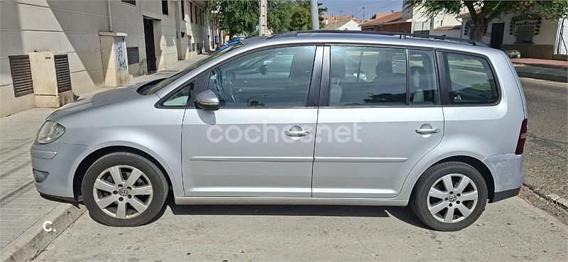 Gris / plata Usado 2010 VW Touran Edition Monovolumen | 5700 € (Super precio) - Imagen 1/4