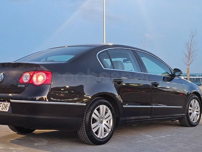 Usado VW Passat Highline 140 CV (102 kW) 2006 Beige Berlina