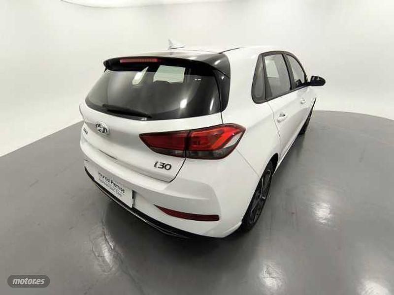 Usado Hyundai i30 109 CV (80 kW) 2024 Atlas white Berlina